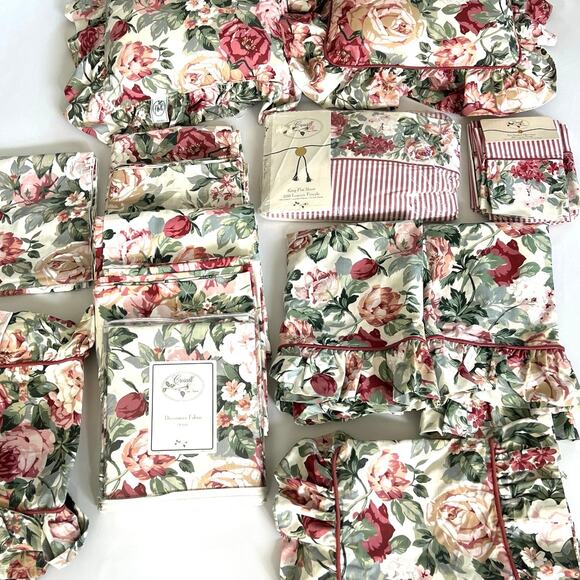 Croscill Arbor Rose complete bedding pillows and curtain set - Picture 3 of 16